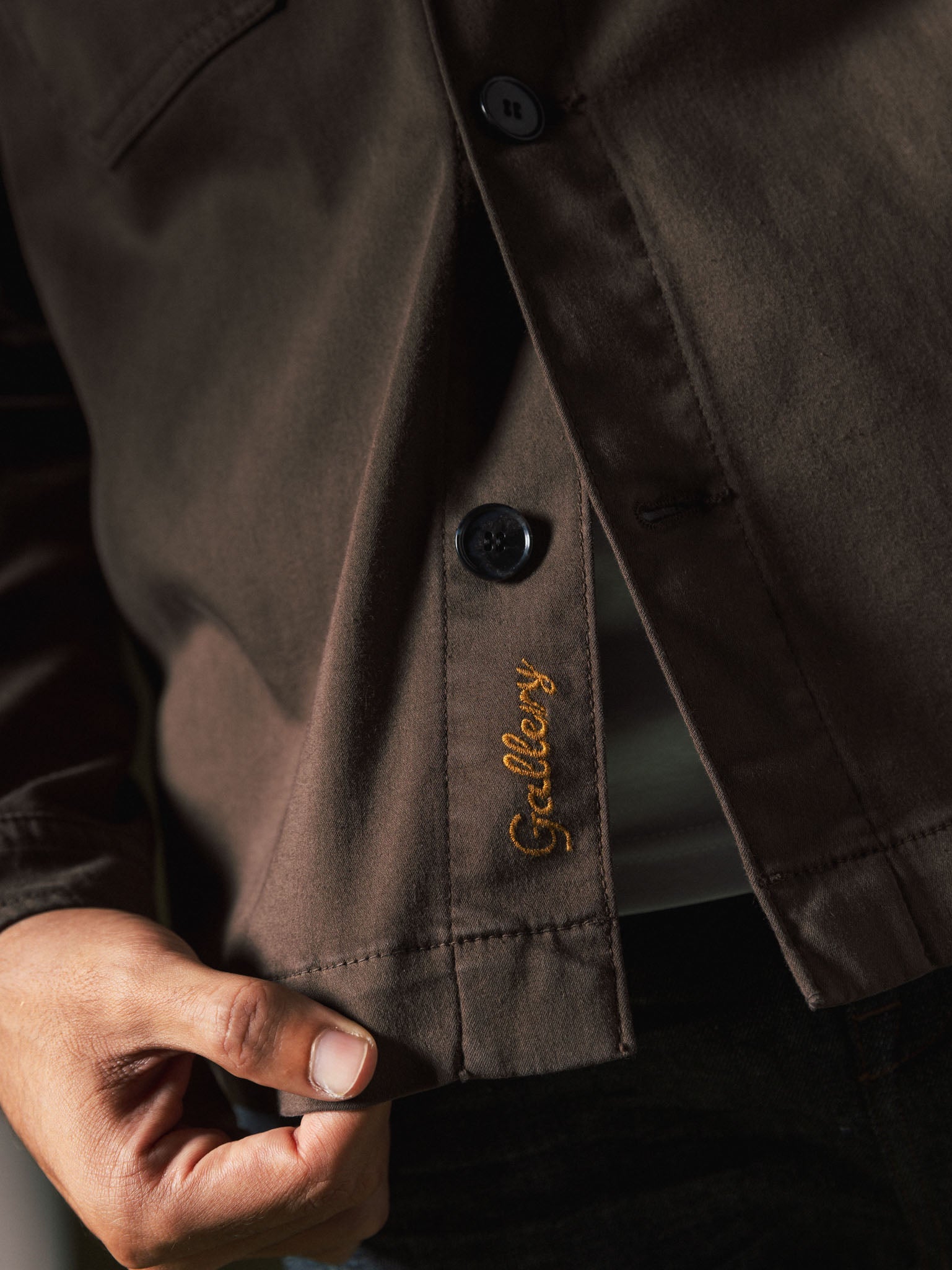 Modelshot / Chocolate Brown / Detail